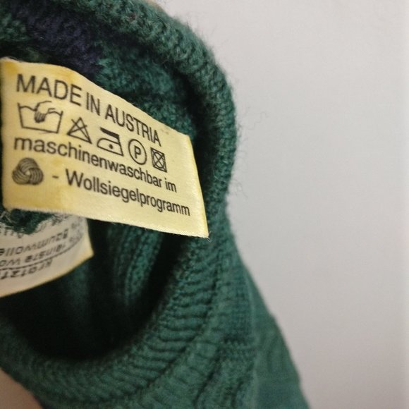 Double Faced Green Sweater Mde in Austria 100%Merino Wool upper 100%Cotton inner - Picture 5 of 8
